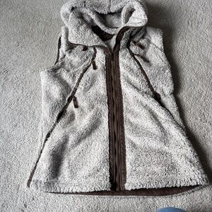 Kuhl zip up fleece vest size medium